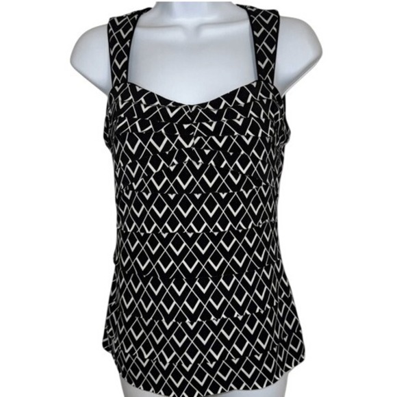 WHITE HOUSE BLACK MARKET Black & White Geo Diamond Print Tiered Top‎ EUC XS - Picture 1 of 6